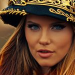 Brown Eyes Charm in Engaging Phone Entertainment